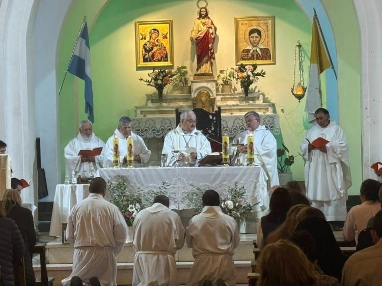 Esquel: Mons. Slaby pidió 'que el Señor envíe más trabajadores para nuestra mies' Esquel: Mons. Slaby pidió 'que el Señor envíe más trabajadores para nuestra mies'