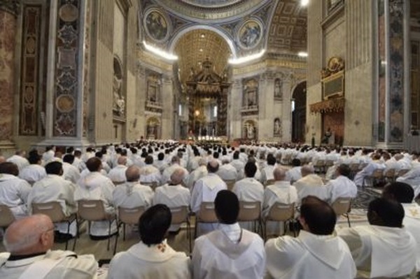 Exhortación a los sacerdotes a involucrarse en el proceso sinodal impulsado por el Papa
