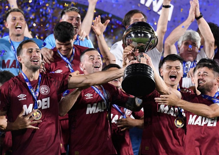 Felicitaciones de monseñor Margni por el campeonato de Lanús