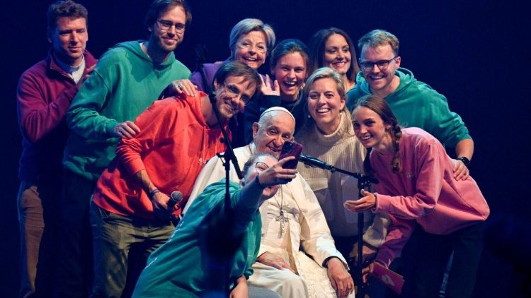 Francisco, a los estudiantes: 'Cada uno de ustedes puede cambiar el mundo'