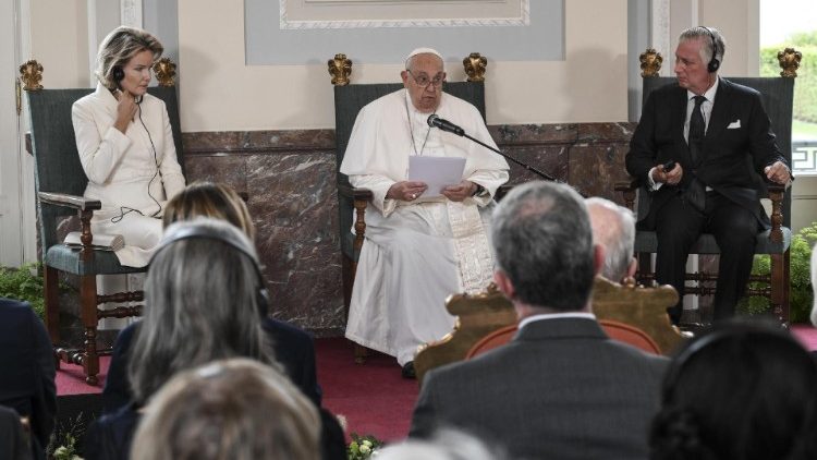 Francisco: 'Abusos, un crimen del que la Iglesia debe avergonzarse y pedir perdón'