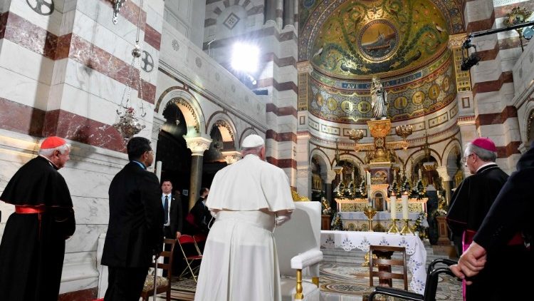 Francisco al clero de Marsella: 'Llamados a hacer sentir a la gente la mirada de Jesús'