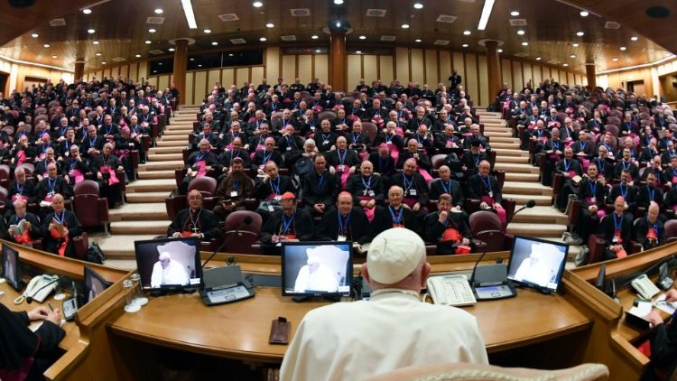 Francisco animó a los obispos italianos a no abandonar nunca la caridad