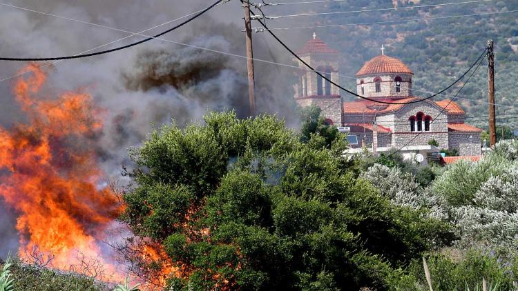 Francisco, cercano a los griegos e italianos afectados por incendios y tormentas