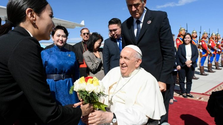 Francisco concluye su viaje apostólico a Mongolia