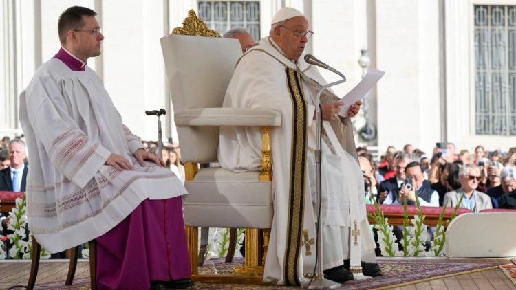 Francisco convoca el 7 de octubre a una jornada de oración y ayuno por la paz