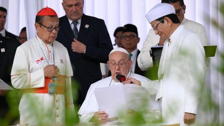 El Papa en Indonesia reitera el llamado al diálogo interreligioso