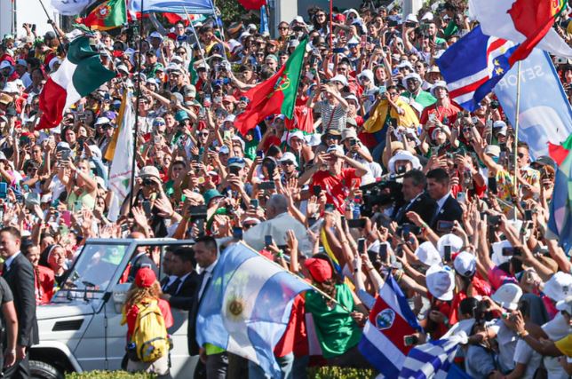 Emoción de los jóvenes argentinos por su primer encuentro con el Papa