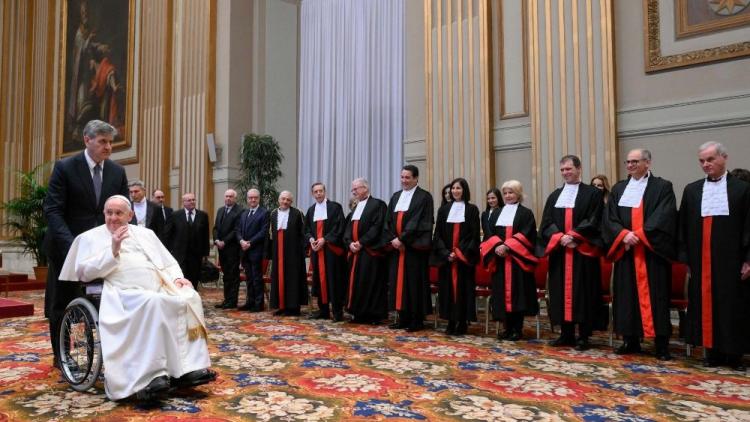 Francisco inauguró el año judicial en el Vaticano