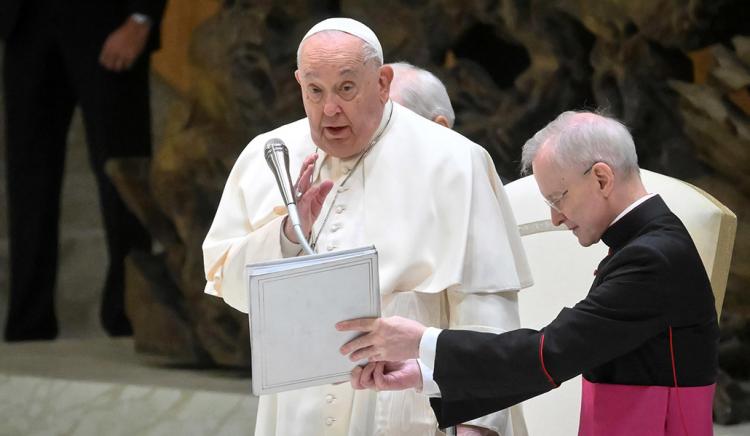 Francisco: aprendamos a escuchar la Palabra de Dios como María