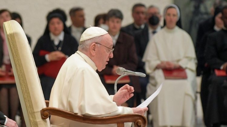 Francisco: la fe de los ancianos es el "catecismo" de vida de los jóvenes