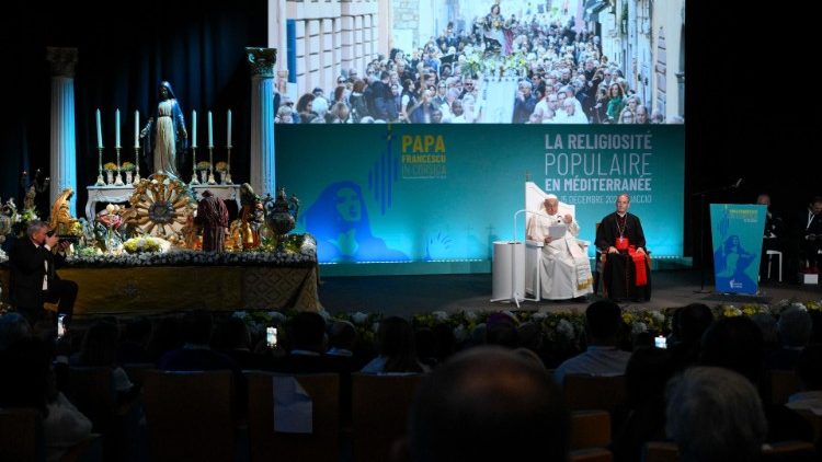 Francisco: 'La piedad popular sigue siendo un vehículo crucial para transmitir la fe'