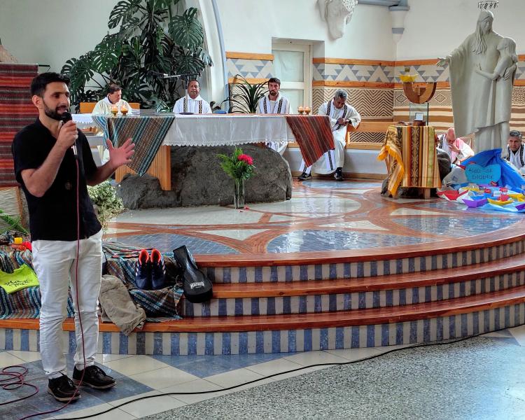 Retiro juvenil salesiano clausura con la primera profesión de un novicio