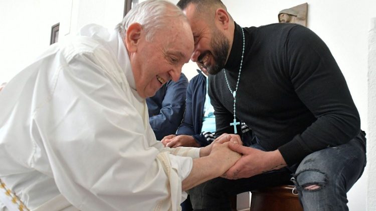 Francisco pide un "gesto de clemencia" para los presos por Navidad