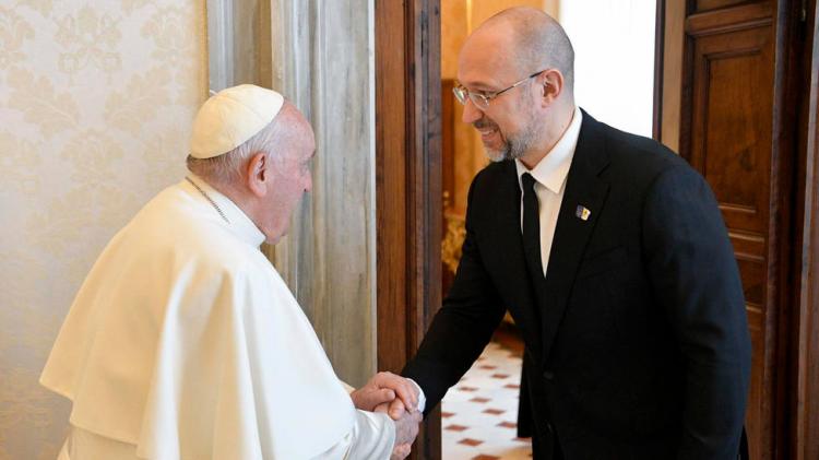 Francisco recibió al primer ministro de Ucrania