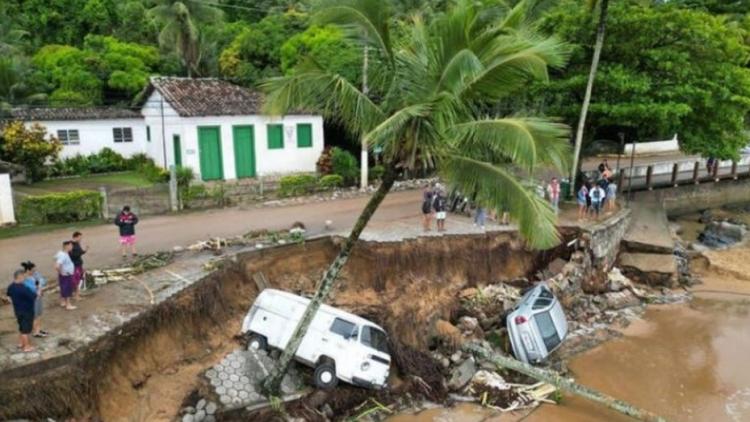 El Papa se mostró muy afectado por las víctimas de las inundaciones en Brasil
