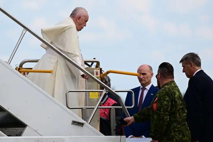 Francisco llegó a Québec para iniciar la segunda parte de su visita a Canadá