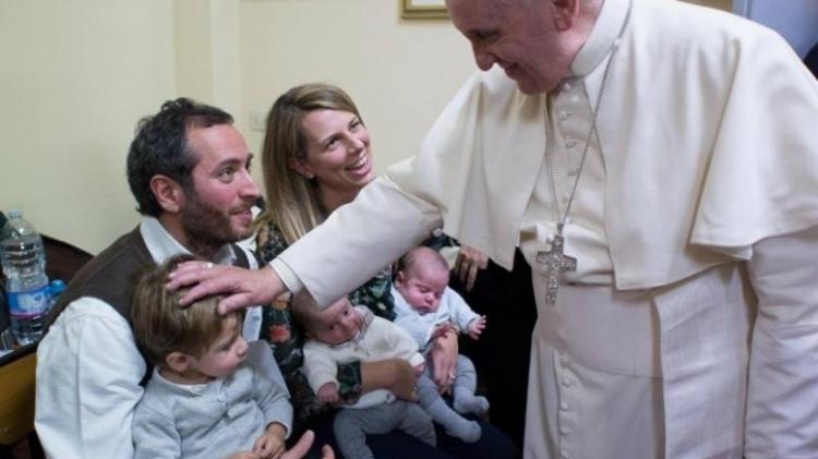 Francisco: Ser padres hoy a imagen y semejanza de San José