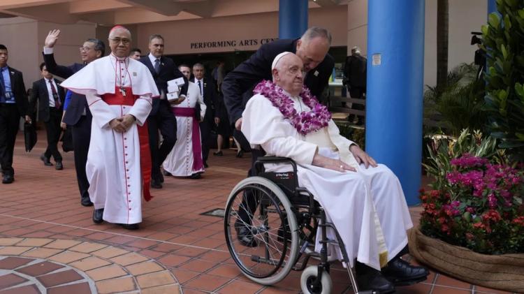 Francisco terminó el viaje más largo de su pontificado y vuela de regreso a Roma