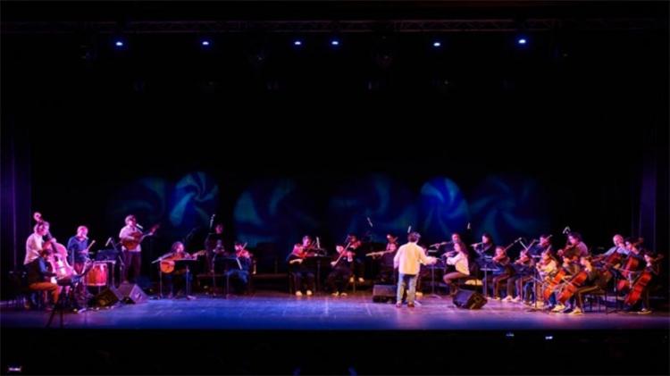 Gala folklórica para apoyar la formación de sacerdotes