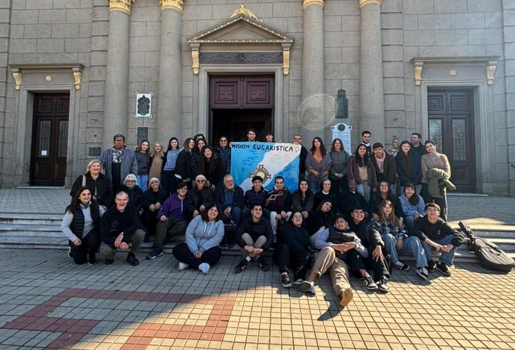 Grupos diocesanos de Azul realizaron una Misión Eucarística en Las Flores Grupos diocesanos de Azul realizaron una Misión Eucarística en Las Flores