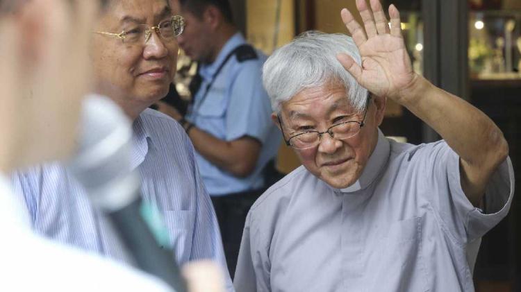 Hong Kong: después de la detención, llega la acusación al cardenal Zen