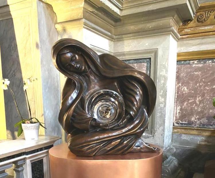 Inauguraron en Roma la primera escultura pro vida