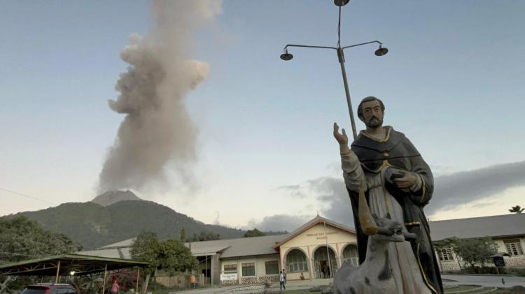 Indonesia: una religiosa fallecida y un seminario destruido por la erupción de un volcán