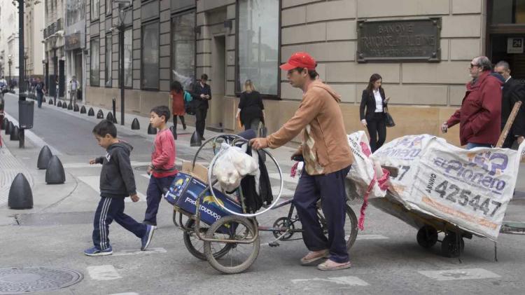 Un informe revela cómo la situación socioeconómica es determinada por la inserción laboral