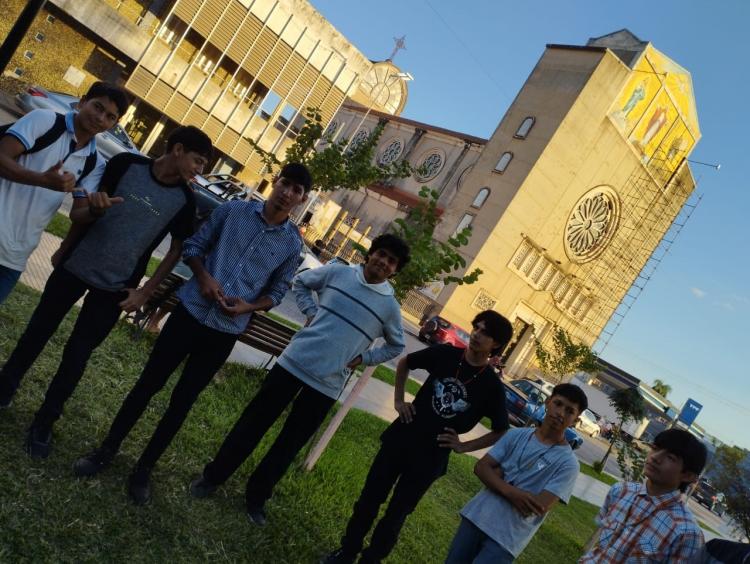 Jóvenes de Roque Sáenz Peña misionaron por algunos barrios de la diócesis
