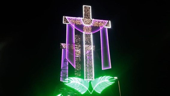 Jujuy iluminó la ciudad con una gran cruz para Semana Santa
