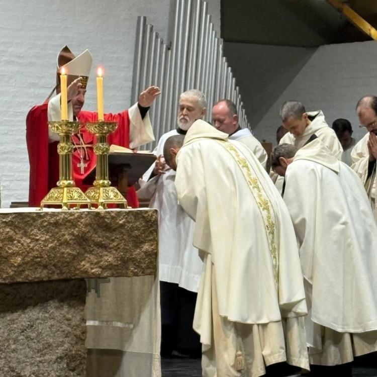 La Abadía de San Benito tiene dos nuevos sacerdotes La Abadía de San Benito tiene dos nuevos sacerdotes
