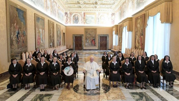 La armonía se encuentra, no se impone, recordó el Papa
