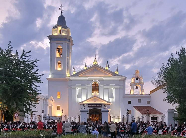 La basílica del Pilar celebró sus fiestas patronales y los 290 años de su templo