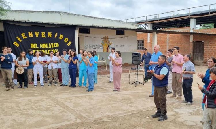 La 'caravana de la esperanza' llegó al Chaco Salteño tras las inundaciones del río Pilcomayo La 'caravana de la esperanza' llegó al Chaco Salteño tras las inundaciones del río Pilcomayo
