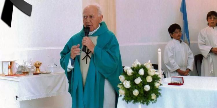 La comunidad de San Carlos Centro dio el último adiós al padre Juan José Botta