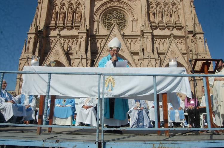 La comunidad diocesana de Quilmes llevó sus intenciones y agradecimientos a Luján