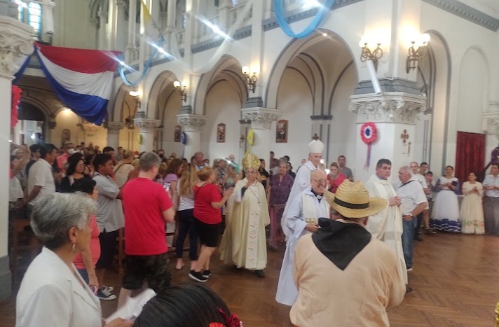 La comunidad paraguaya honró a la Virgen de Caacupé