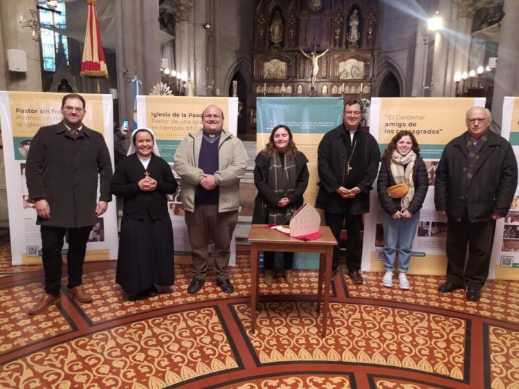Se inauguró una muestra sobre el cardenal Eduardo Pironio en la catedral de Mar del Plata