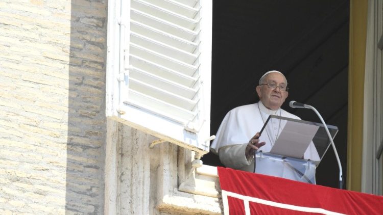 'La fe no es verdadera si se basa en nuestros prejuicios', advierte el Papa