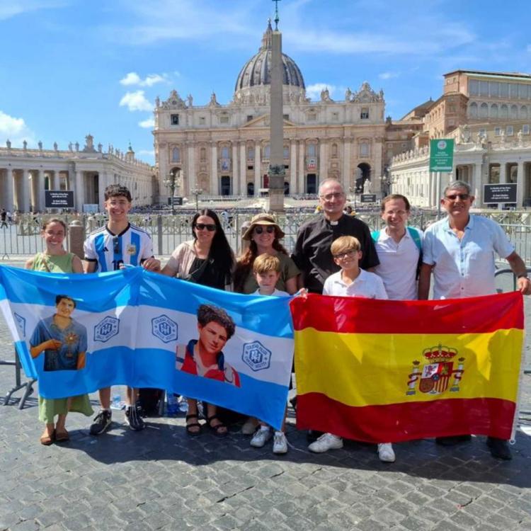 La Iglesia confía a la Red Educativa Fasta una cuarta reliquia de San Carlos Acutis La Iglesia confía a la Red Educativa Fasta una cuarta reliquia de San Carlos Acutis