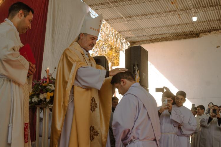 La Iglesia en La Rioja celebró con alegría la ordenación sacerdotal de Lucas Nazar