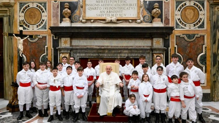 'La Iglesia necesita santos con fervor apostólico', alentó el Papa
