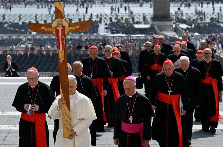 'La mejor manera de servir a la Iglesia es ser santos', dijo el Papa 'La mejor manera de servir a la Iglesia es ser santos', dijo el Papa