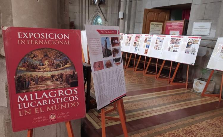 La muestra "Milagros Eucarísticos por el mundo" está expuesta en Buenos Aires