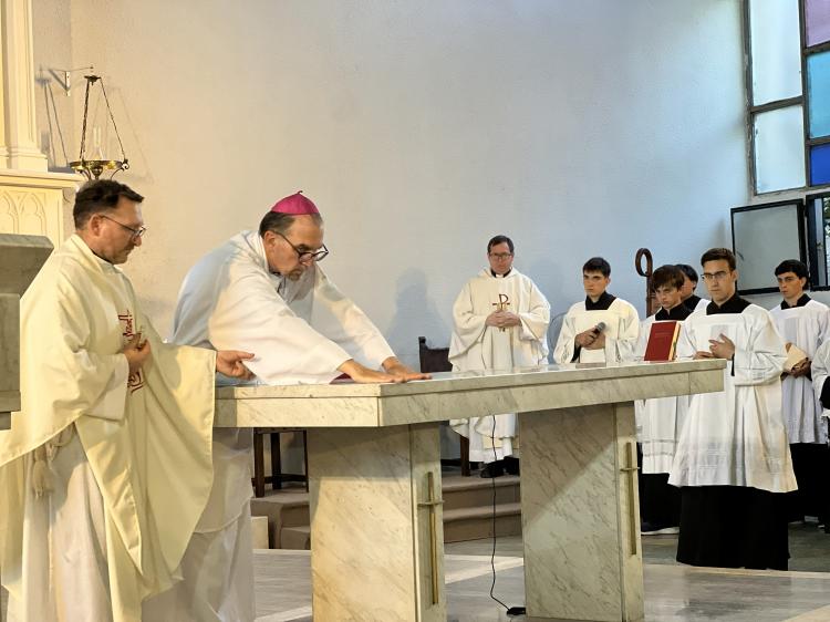 La Plata: dedican un templo y consagran su altar