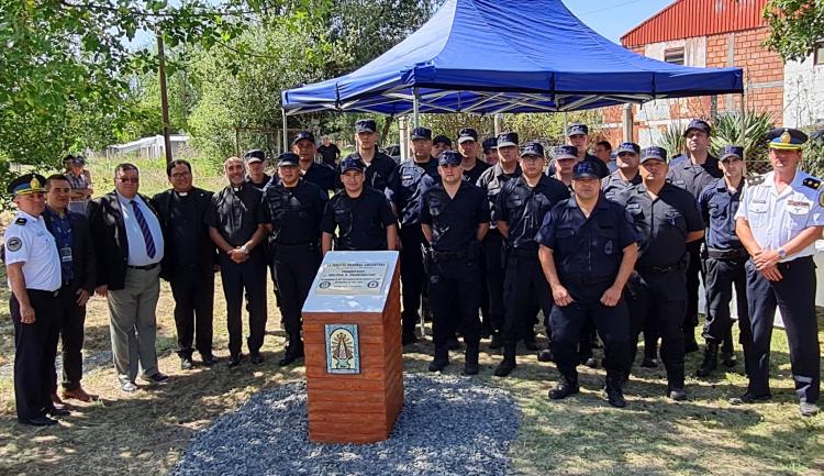 La Policía Federal inauguró un monumento dedicado al Pbro. Francesconi