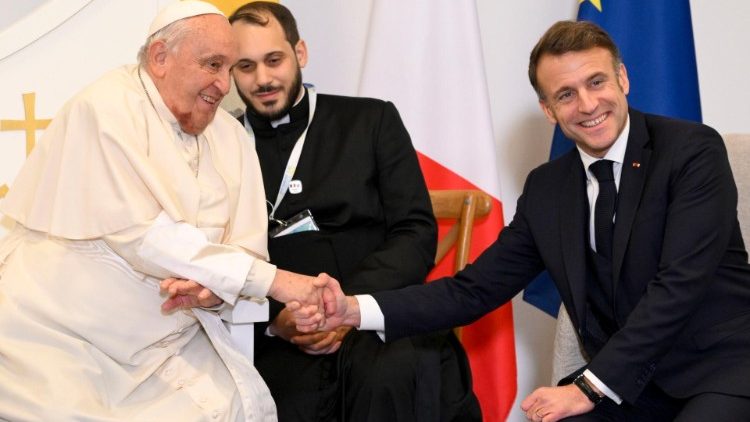 La reunión del Papa con Macron concluye la visita a Córcega