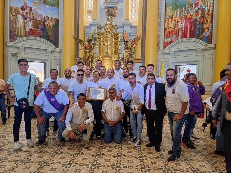 La Rioja: homenajean a un servidor con 60 años llevando a San Nicolás