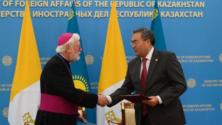 La Santa Sede y Kazajistán firman acuerdo sobre atención pastoral a los católicos